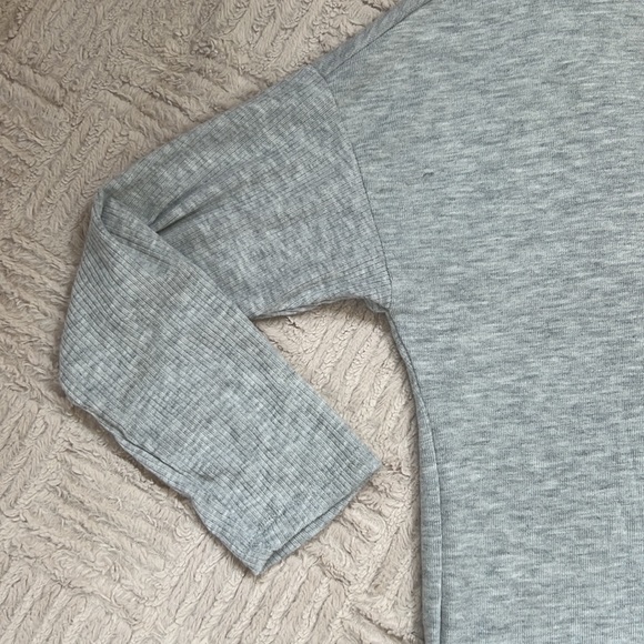 Super soft long sleeve round neck grey top - new with tags Size Small oversized - Picture 4 of 15